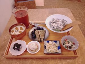 "Black & White & Truffle" Raw Set by Chef Tina Barrat at Yu Dei 余地 in Kowloon