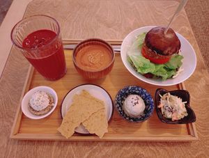 "The Vegan Burger Life" Raw Set by Chef Tina Barrat at Yu Dei 余地 in Kowloon