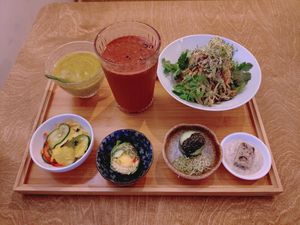 "Earth is one" Raw Set by Chef Tina Barrat at Yu Dei 余地 in Kowloon
