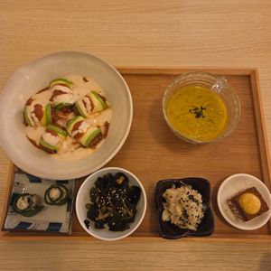 Raw vegan set at Yu Dei 余地 in Kowloon