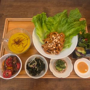 Raw vegan set at Yu Dei 余地 in Kowloon