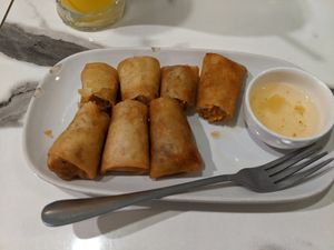 Veggie spring rolls at All Meals Sawasdee in Bangkok