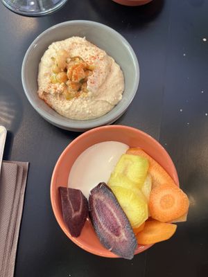 Hummus e verdure con tahina  at 21 House Of Stories Città Studi in Milan
