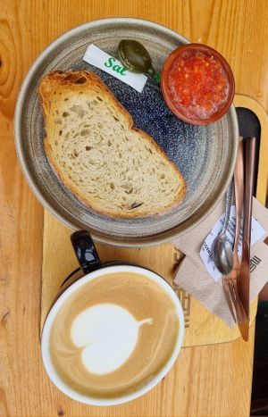 Bread with tomato and oatmilk latte at Madness Coffee Benidorm in Benidorm