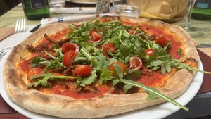 Pulled-BBQ aus Kichererbsen mit Rucola  at Bella Napoli in Riva Del Garda