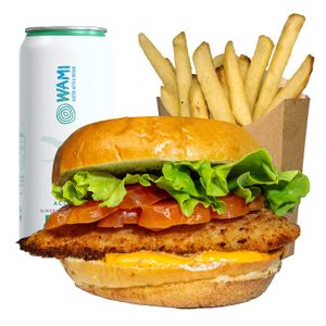 Chicken menù: Potato Bun, Cutlet, Tomato, Gentile Salad, Plant Sauce. Served with airfried chips and water at Plant Bun in Turin