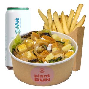 Sea Salad menù: Merlvuzzo, Caramelized onion, Grilled aubergines, Grilled peppers, Grilled courgettes, Mayo sauce, Crostini, salad. Served with airfried chips and water at Plant Bun in Turin