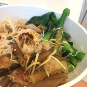 spicy noodles at Veggie Mama in Kowloon