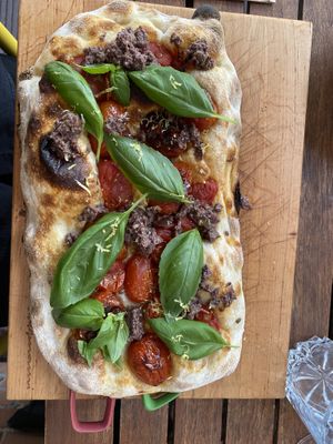 Pinsa - the special, without buratta - delicious   at uuuhmami in Heidelberg