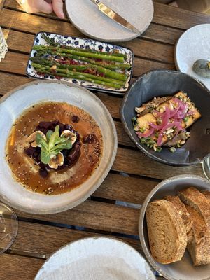 Spargel, geräucherte Tofu und rote Bete  at uuuhmami in Heidelberg