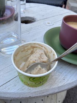 vegan vanilla ice cream   at Big Lake Coffee Roasters, CoffeeBar & Barista Butik in Ostersund