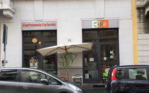 windows  at Cibó Vegan Food in Milan