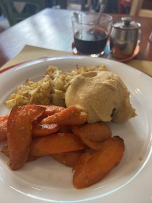 Verza, carote, arancino, hummus  at Cibó Vegan Food in Milan