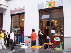 Ciao 
abbiamo 6 tavoli esterni con ombrelloni at Cibó Vegan Food in Milan