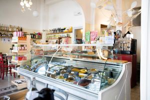 Cibo is open the whole month of August, always from 10am to 11pm. 
You can find vegan icecream and gluten and sugar free cakes at Cibó Vegan Food in Milan