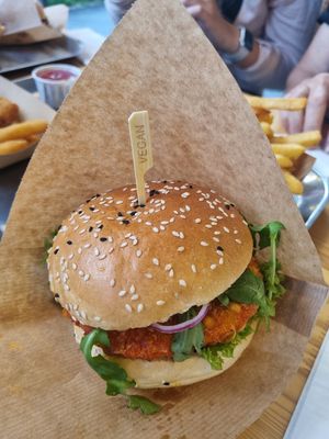 Crispy Chik'n Burger at VEG'D - Vegan Burgers - NK in Berlin