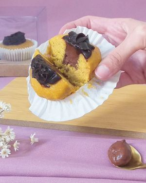 Cupcake de cenoura com recheio de ganache de chocolate e cobertura de brigadeiro cremoso. at Veg Brown in Sao Paulo