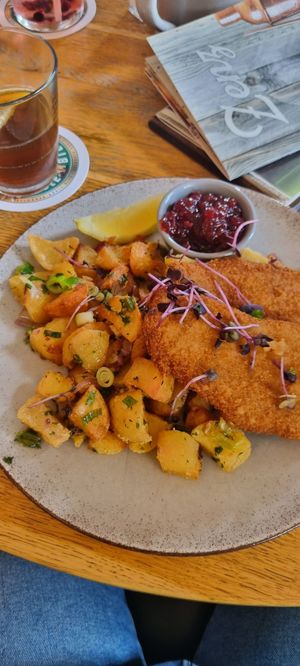 Schnitzel mit Bratskartoffeln at Zenz Wirtshaus in Mainz