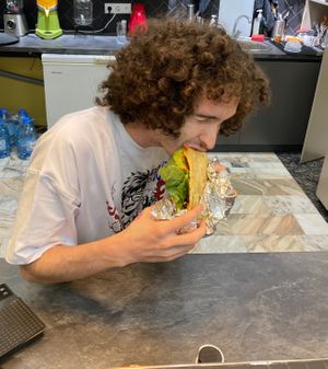 Если веганы попадают в рай, то там готовят такие сэндвичи (саттвичи) at Aygi in Yerevan