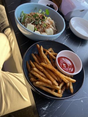 Fries and pad Thai  at Tae Tae Tae (태태태) in Busan