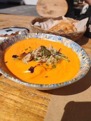 Salmorejo con atún vegano at Mocka Tomares in Tomares