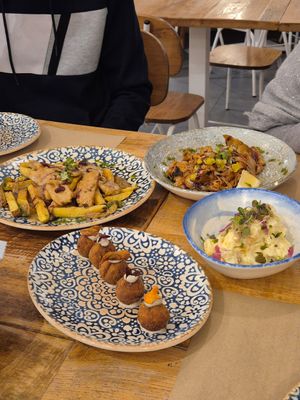 Croquetas, solomillo, wok, ensaladilla at Mocka Tomares in Tomares