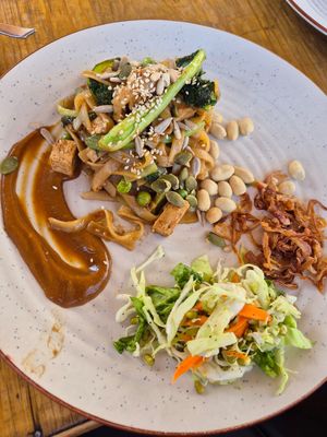 Pad thai at Bodhi Terrace - Maybe closed in Leh