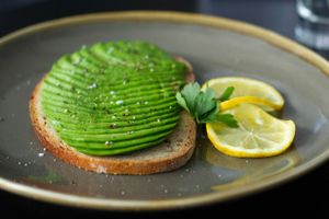 Avocado Toast "Classi", vegan
mit glutenfreiem Brot möglich at Aroma  in Bad Vilbel