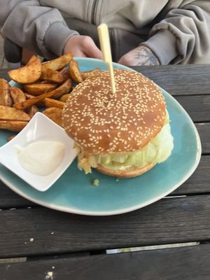 Moselburger ohne Patty stattdessen mit Kartoffelbrei und Sauerkraut und Räuchertofu  at Die Sonnenuhr in Zeltingen