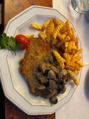 Schnitzel with mushroom sauce at Die Sonnenuhr in Zeltingen