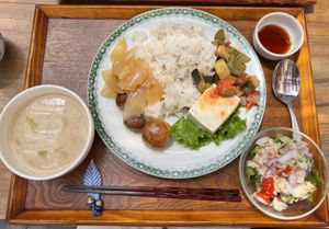 Mittagsmenü mit Tofu und Pilzen  at Collaboration Cafeteria - コラボ食堂 in Ueda