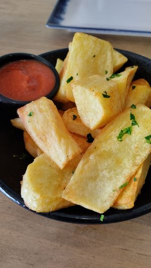 Double fried potatoes at The Green Hen in Orihuela