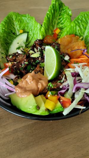 Poke bowl with seitan duck hoisin at The Green Hen in Orihuela