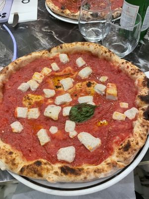 Margherita with vegan mozzarellaa  at OWAP in Naples
