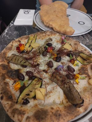 Vegan Pizza botánico and vegan pizza frita at OWAP in Naples