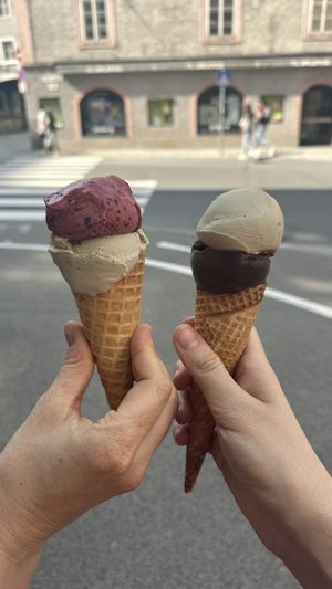Pistazie, Zartbitter, Heidelbeer-Lavendel   at De Martin in Salzburg