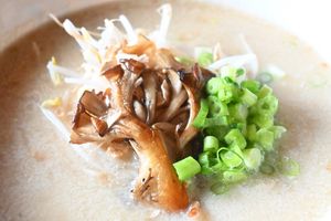 Vegan ramen maitake mushroom topping at Rokaku Tea House - Hexagon Cafe  in Miyajima