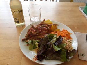 Green beans with potatos and mixed salat at Beetroot in Frankfurt
