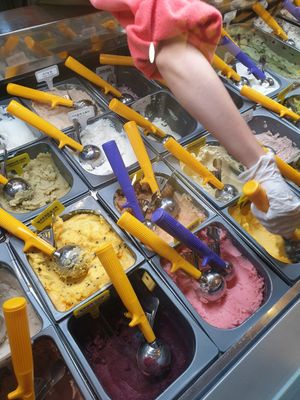 yellow tabs are vegan at Ice Girl Cream Boy in Seoul