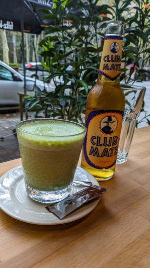 Matcha & Mate 💚🧡 at Morgentau. in Barcelona