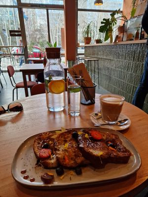 Water free and yummy at Morgentau. in Barcelona