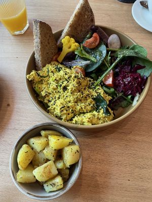 Scrambled tofu🤤😍  at Morgentau. in Barcelona