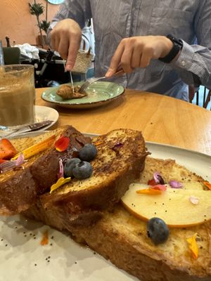 A French toast that's ridiculously good   at Morgentau. in Barcelona