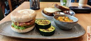 Breakfast muffin n'beans at Morgentau. in Barcelona