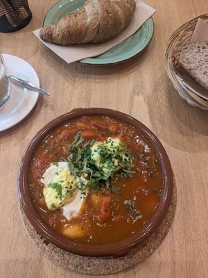 Shakshuka and a croissant at Morgentau. in Barcelona