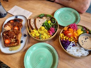 French toast, scrambled tofu and bowl with peanut sauce at Morgentau. in Barcelona