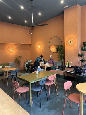 Le local  at Morgentau. in Barcelona