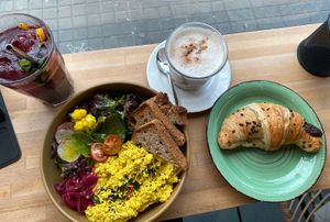 Scrambled Tofu, Chocolate Croissant, Chai Latte, Fresh Made Berry Lemonade #Veganuary at Morgentau. in Barcelona