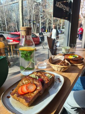 French toasts (as a French person I can tell they're good) at Morgentau. in Barcelona