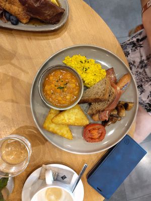 English Breakfast (mmmmmhhh 😍) at Morgentau. in Barcelona